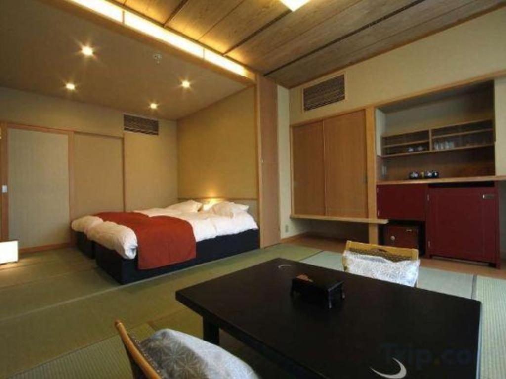Tsukino Sumika Atami Juraku Hotel Exterior foto